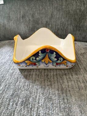 Deruta “Gillette Giulio” Hand-Painted Ceramic Napkin Holder in White and Yellow